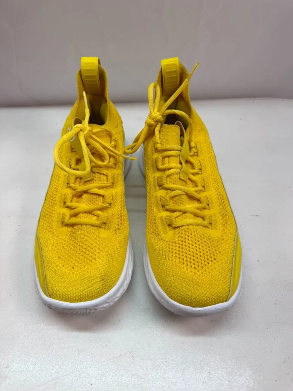 Under Armour Curry Flow Yellow Women’s 10 / Men’s 8.5 Running Shoes 3023085‑701